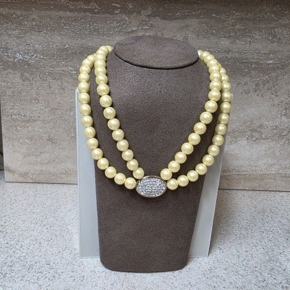 AVON 2005 Presidents Recognition Pearlesque Faux Pearl Necklace